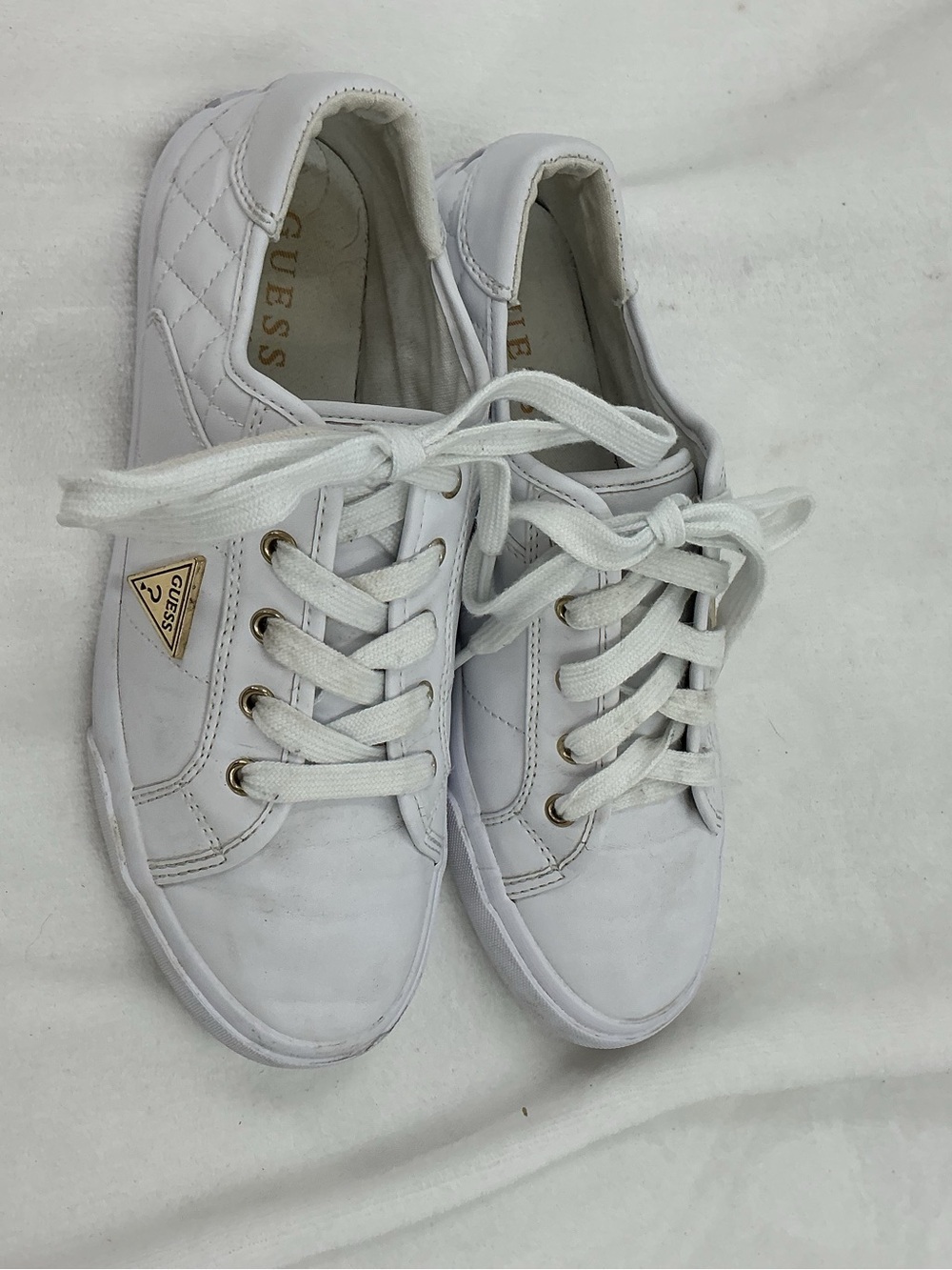 Guess White Quilted Sneakers with Gold Accents b56